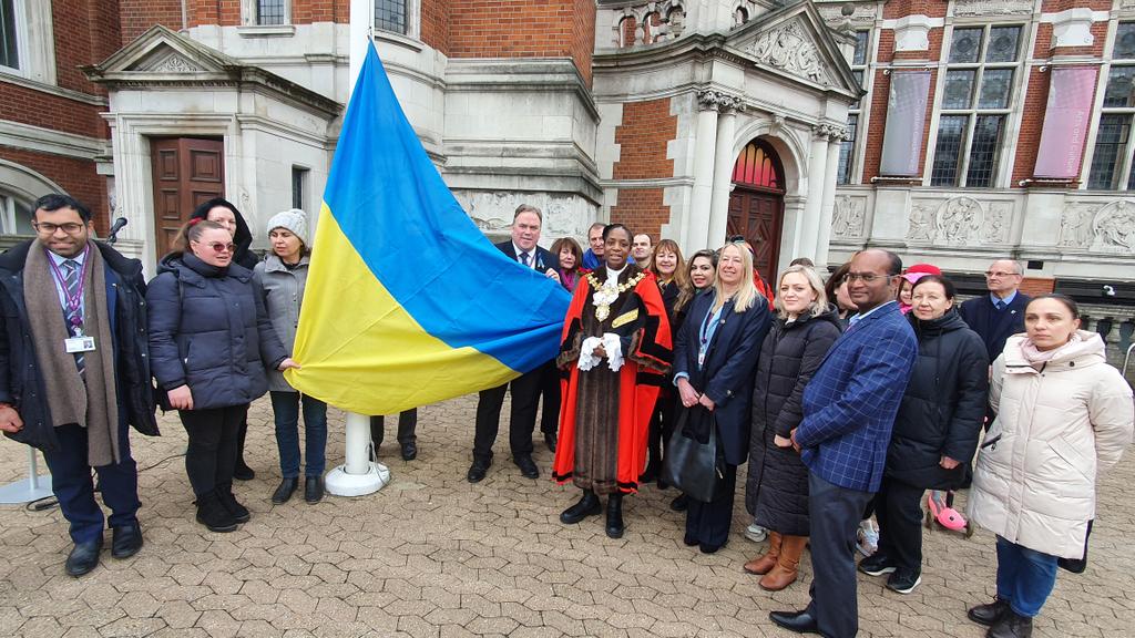 yourcroydon's tweet photo. #Croydon stands with #Ukraine https://t.co/ERPW8UzEzy