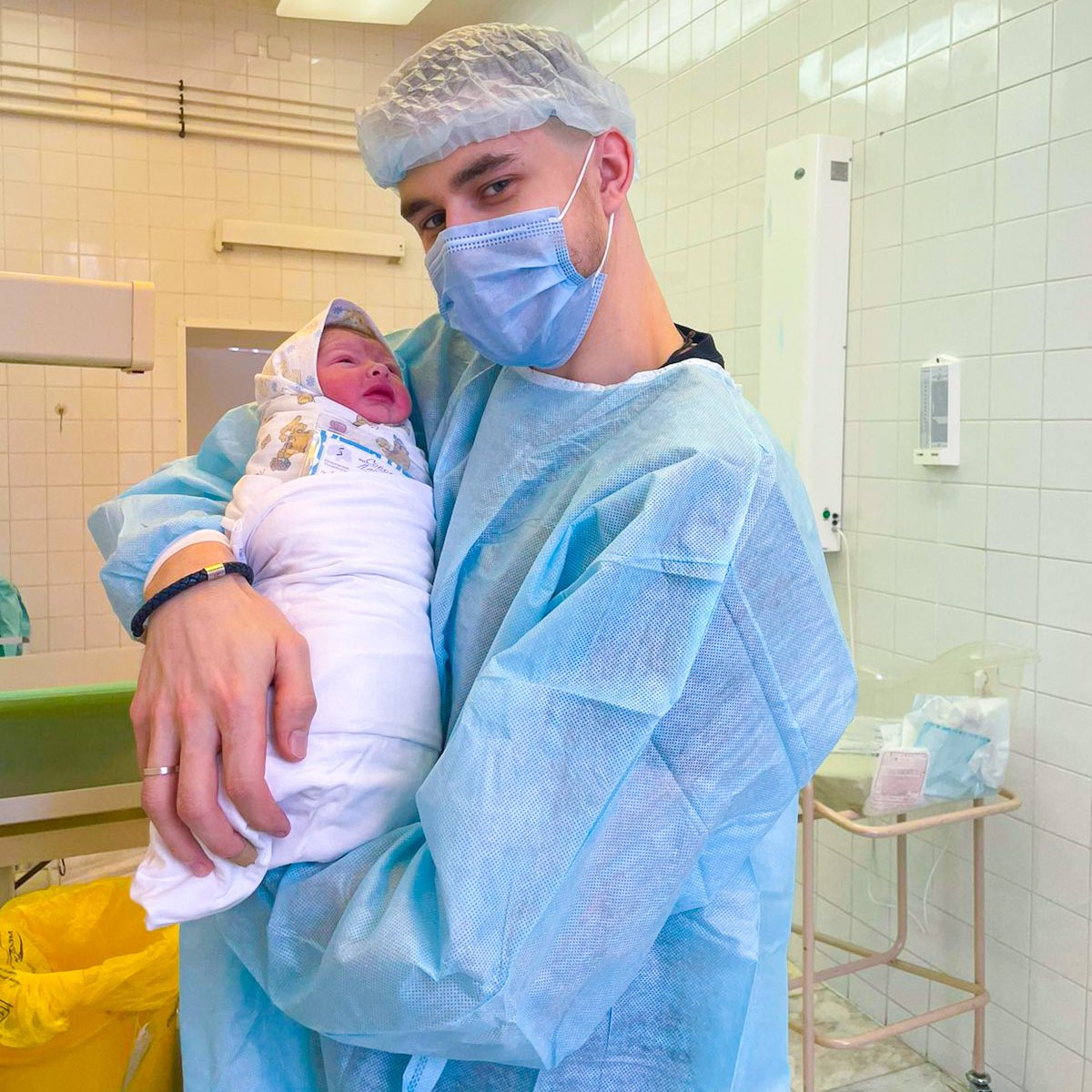 spartak_hc's tweet photo. 👶 Сегодня утром, 24 февраля, пришла радостная новость – в семье защитника московского «Спартака» Никиты Соколова родился мальчик, которого назвали Александром. ПоздравляемНикиту и его супругу Яну – желаем здоровья, счастья, любви и благополучия молодой семье нашего защитника! https://t.co/hrfARzI9ee