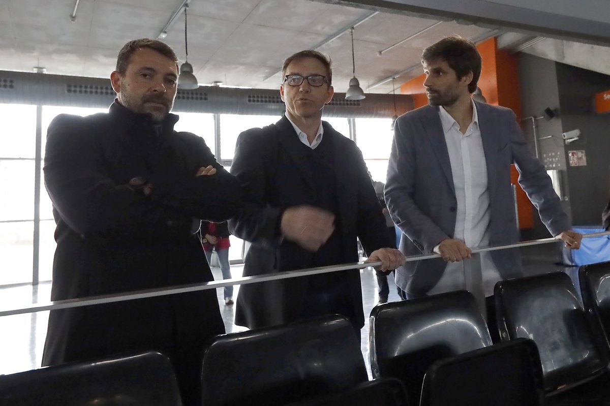 PalmaFutsal's tweet photo. ✅ Visitamos el Velòdrom Illes Balears con la delegación de la @UEFAFutsal desplazada a Palma para organizar la Final Four de la Champions 

#LaFinalFoursejuegaenPalma
#UEFAFutsalChampionsLeague https://t.co/te7Upy3eIq