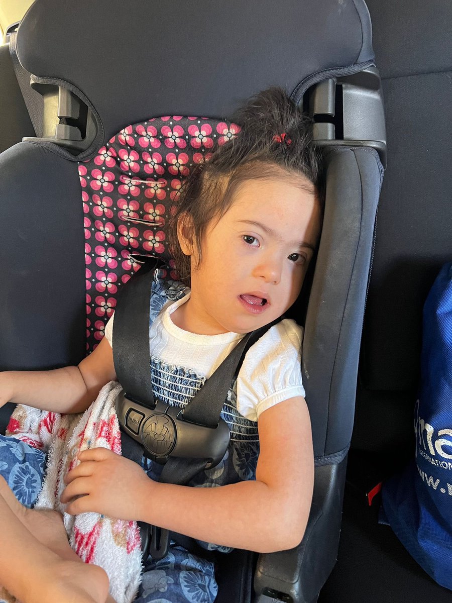 RayitoPROficial's tweet photo. La hermosa princesita Yairelis camino a su cita de seguimiento desde Aguadilla hasta SJ, gracias al Programa Rayito Sobre Ruedas. Esta pequeña lleva 3 años y medio beneficiándose de programas de ayuda económica, estudiantiles, alimentos saludables y transportación. https://t.co/OWMBT9IH0u