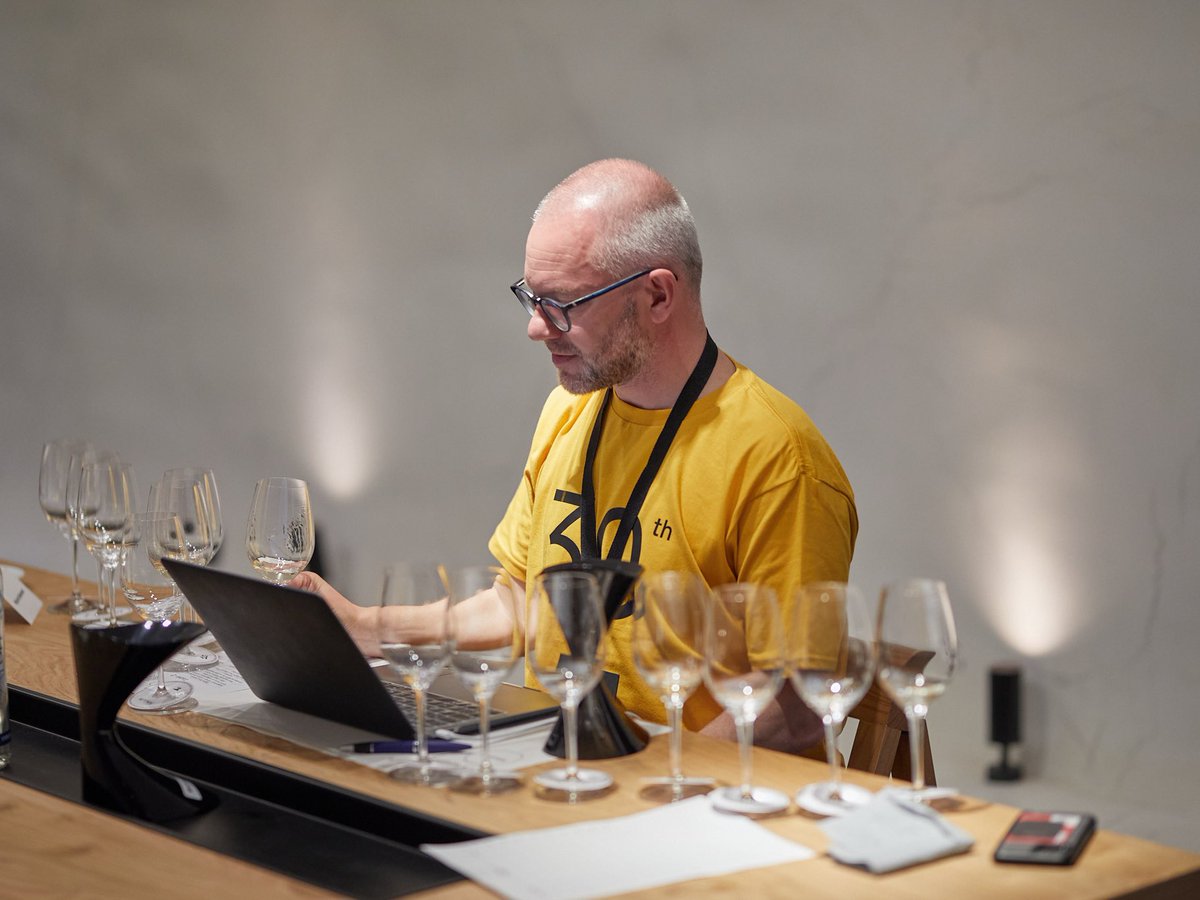 ykarakasisMW's tweet photo. Congratulations to @polishwineguide passionate supporter of Greek wine and judge at @50ggw for becoming today a Master of Wine. @mastersofwine 

#greekwine #50ggw https://t.co/AJ7gcrP5U4