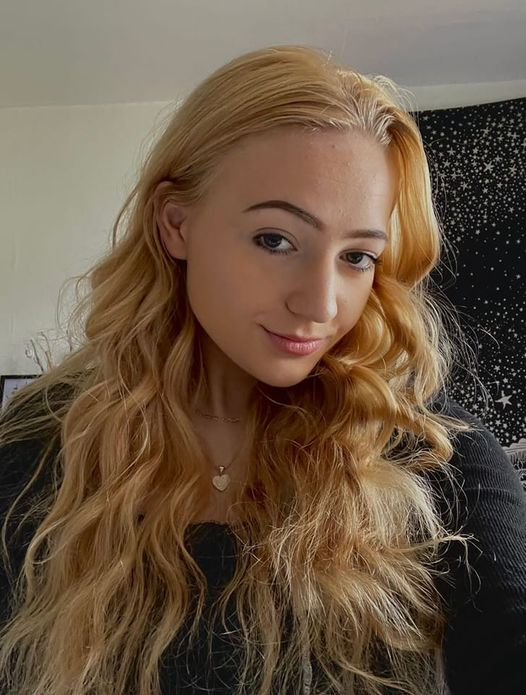 bmhproduction's tweet photo. The next cast member to meet is....Eva Mason!
Eva plays Laura in The Father. Laura is Andrew's carer and likes that he used to be a dancer, or an Engineer. Apparently Laura looks like Andrew's daughter... https://t.co/SAr7btNS9Y