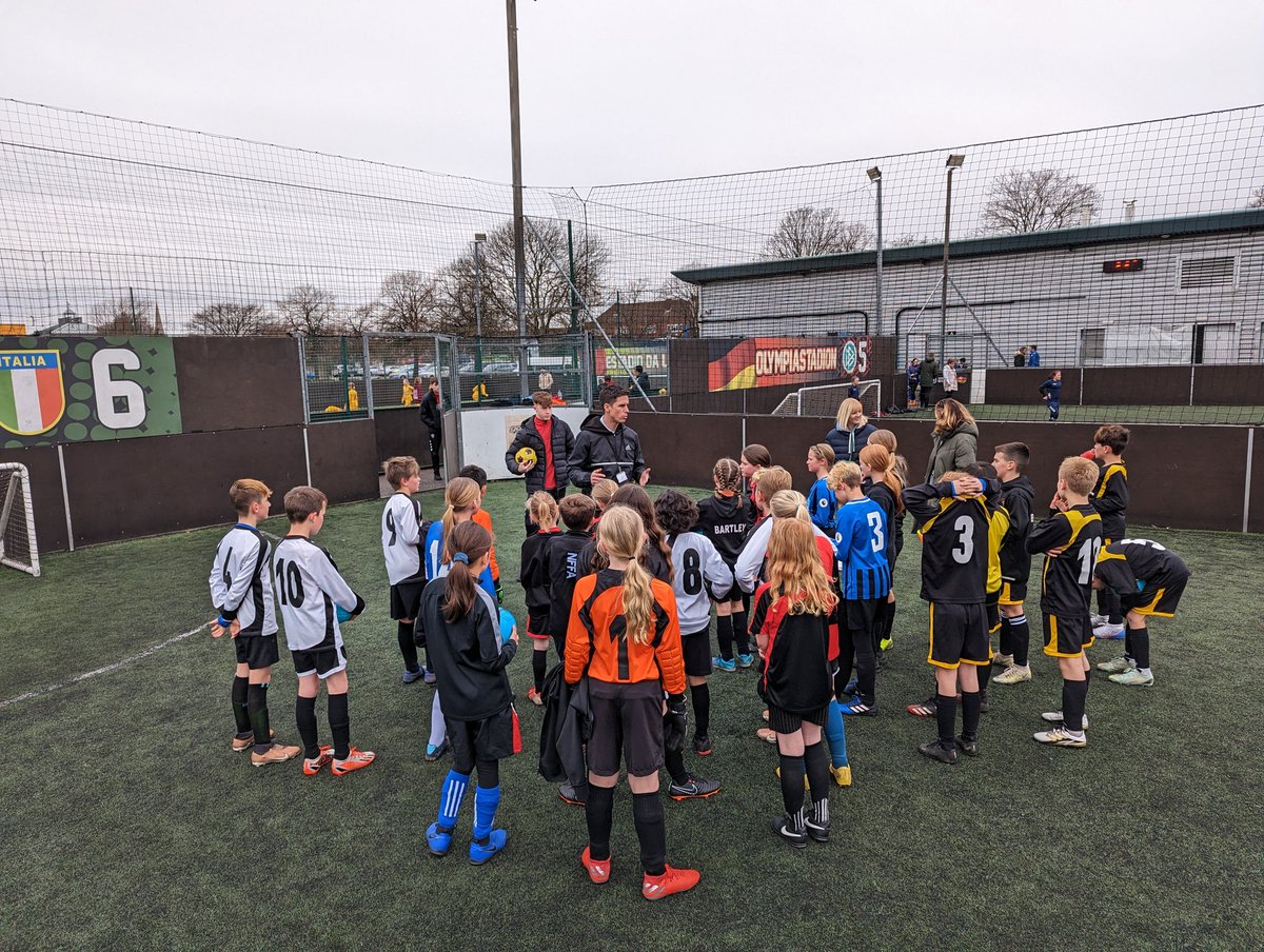 Mr "Pep" Hodge giving the pre-match teamtalk.
