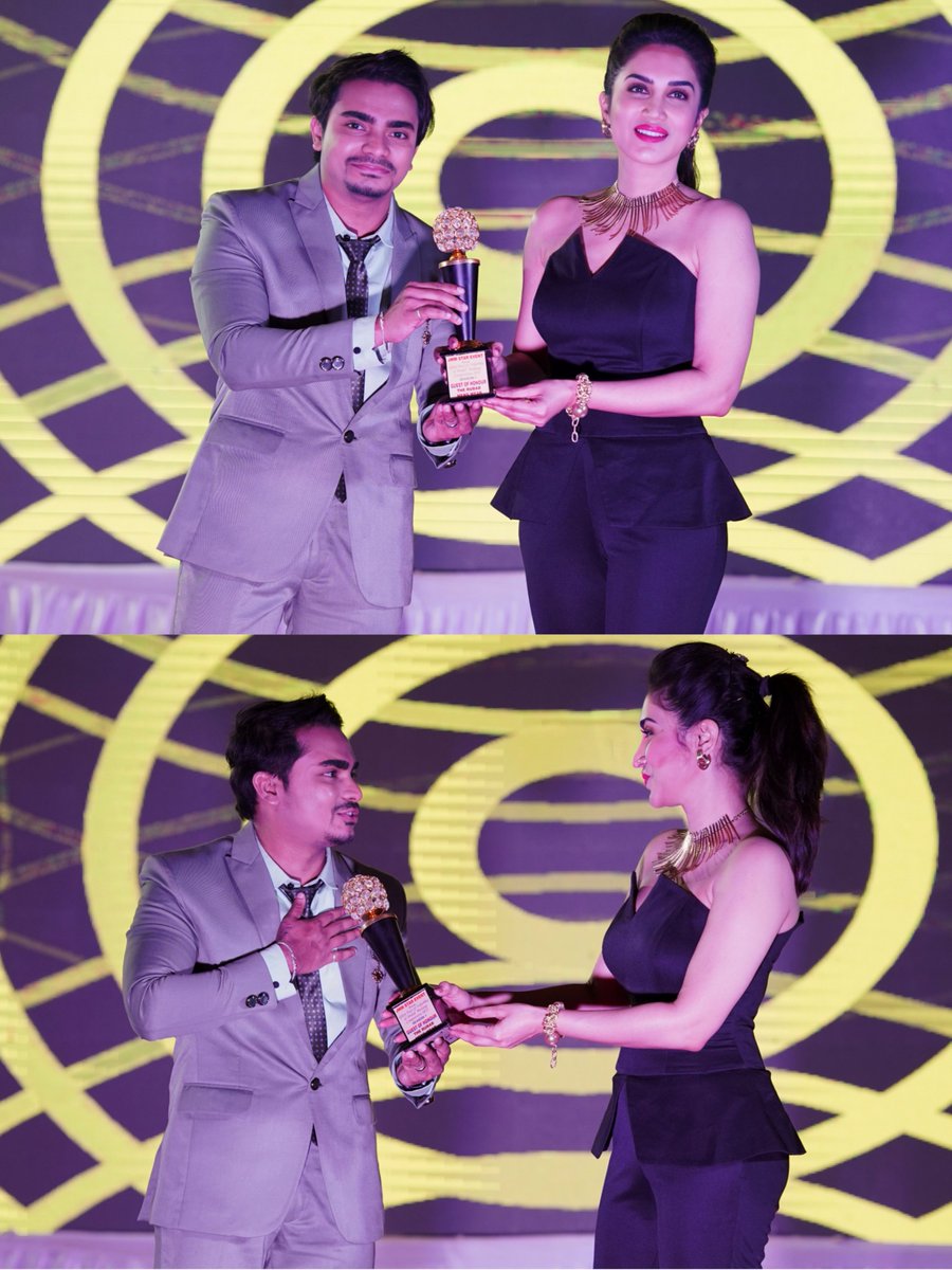 ✨ Its Completely My Honour to Receive Token of Honour Award by the Hands of Beautiful Marathi Actress &amp; Supermodel <a href="/SmitaGondkar/">Smita Gondkar</a>  (Big Boss Marathi Fame).
#mjzeeshan #staranchor #host #emcee #artist #journalist #anchor #eventplanner #smitagondkar  #awarded #smitagondkarlove