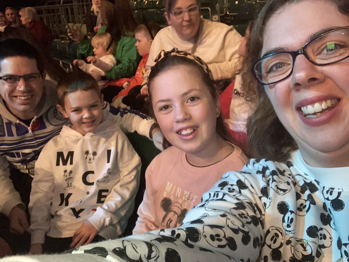 BakingLiz's tweet image. #disneyonice