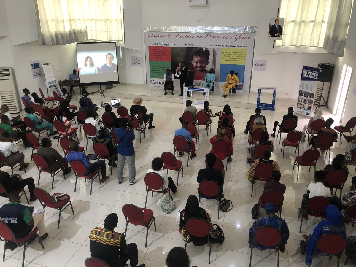 Reachoutreo's tweet photo. Aɴᴅ Hᴇʀᴇ Tʜᴇʏ Aʀᴇ....Oᴜʀ Yᴏᴜᴛʜs
And here they are, our #youths4peace, our tomorrow. Engaging in frank's talks with the youths is always rewarding. It makes us understand their needs and interests for better policy formulation 
#OurYouthsOurFuture #SheBuildsPeace https://t.co/VV2m0gDfdR