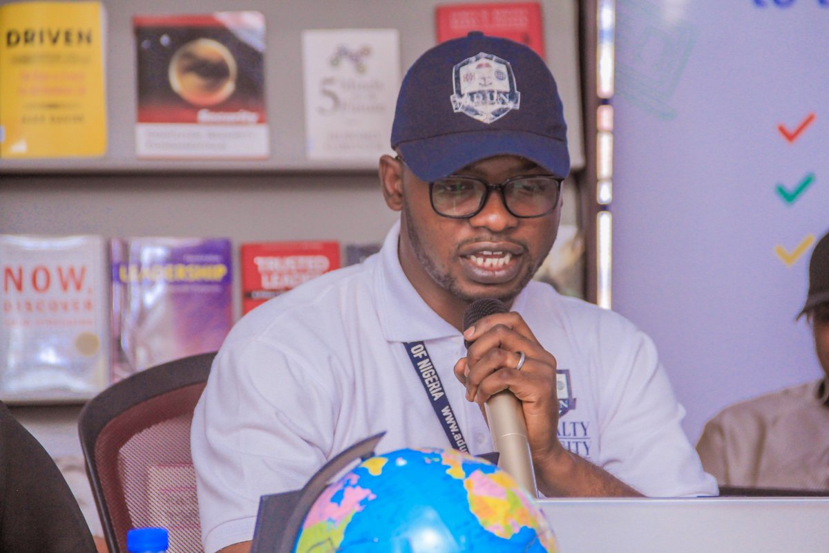 Happy Election Eve!
Please don't make things werssser.

#VoteNotFight #VoteCharacter #VoteCredibility #ShunFakeNews #askdidigitallibrarian