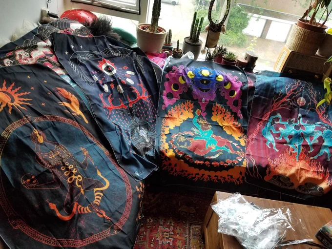 I finally made proper listings for my tapestries, You can easily select them in the style inventory now instead of messaging me what I have available first ^.^ 