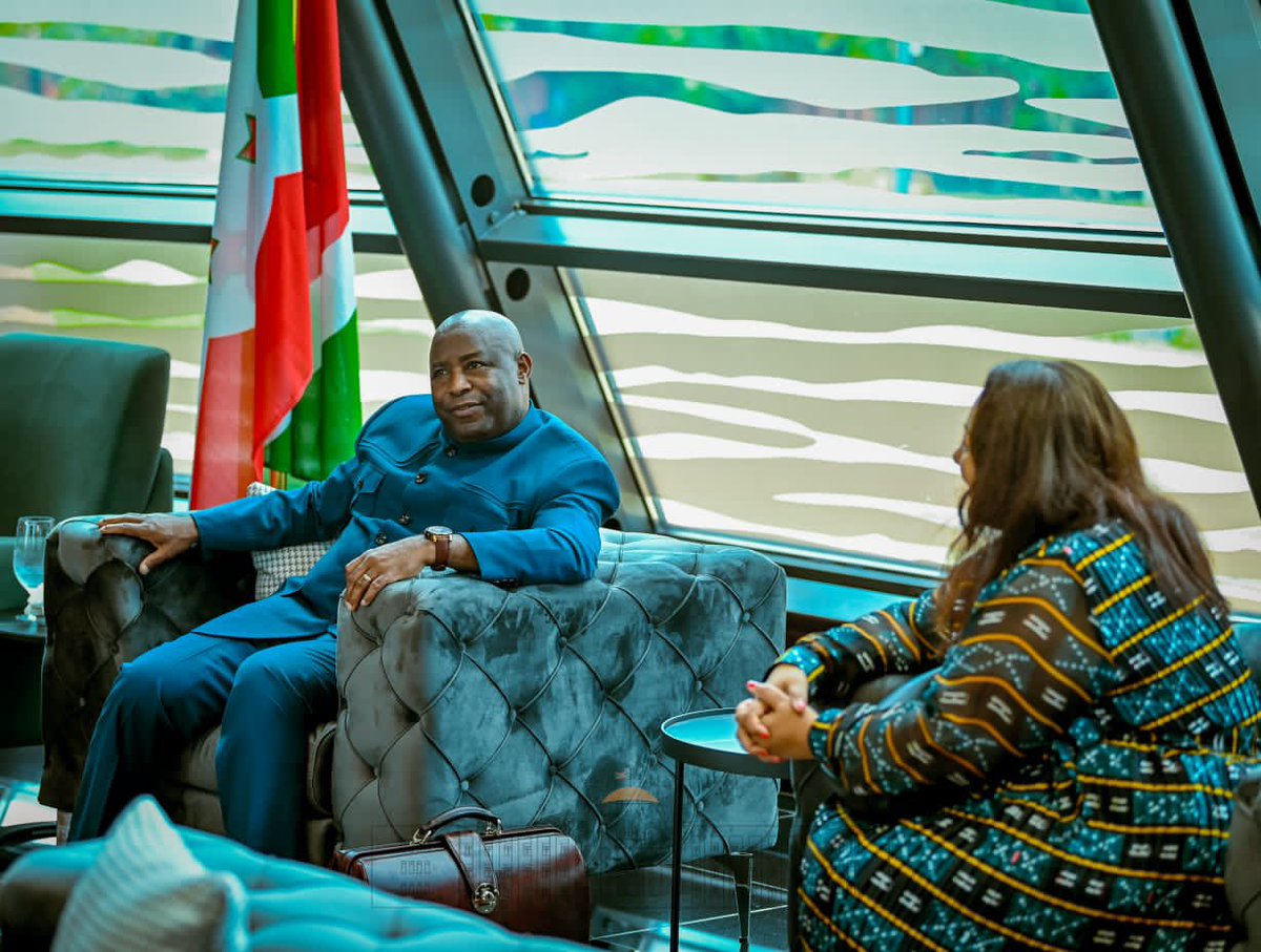 #Burundi Arrivée du Couple présidentiel burundais en République Démocratique du Congo, où le Chef de l’Etat SE Evariste #Ndayishimiye prendra part à la 22ème session ordinaire de la Conférence des Chefs d’Etat et de Gouvernement de la #CEEAC prévue ce 25 février 2023.