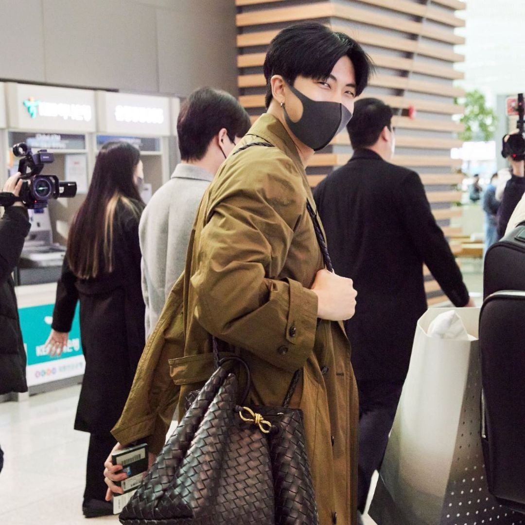 minimoni_fess's tweet photo. minmon!
🐥 Hyung, be back soon please!
🐨 I will baby
🐥 I'll miss you,
🐨 I miss you already https://t.co/cqEEwf30Le