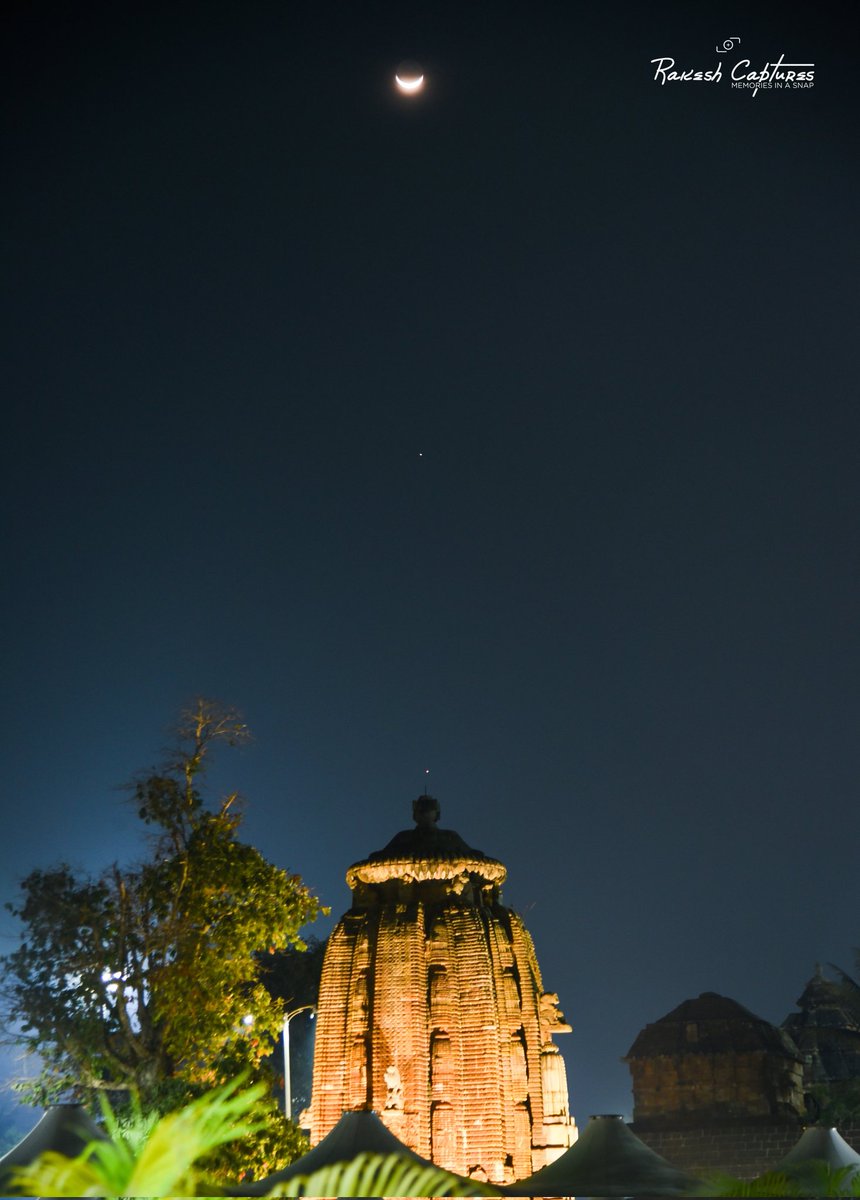 RakeshKumarRoul's tweet photo. Crescent Moon Jupiter Venus In a Straight Line At Ekamara Kshetra Odisha India
Date 23.02.23

#EkamraKshetra #Bhubaneswar #Odisha #Moon #Jupiter #Venus #GreatConjuction #Astrophotography #Nikon
@odisha_tourism @CMO_Odisha @Naveen_Odisha https://t.co/qk7aIvTpJl