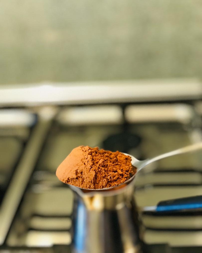 يوم الجمـعه يوم استثنائي مشحون بالروائح الزاهيّه ما بين بخور وبين قهوة🕊