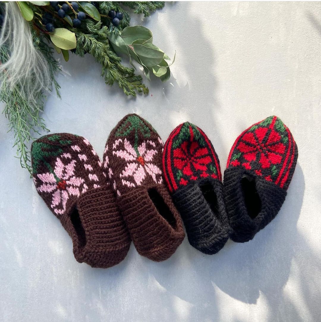 Flower designs

#slippers #socks #knitsocks #knittingyarn #azerbaijanitradition #knitting #handmadegifts #fairfashion #fairtrade #fairtradeproducts #womenempowerment #womencommunity