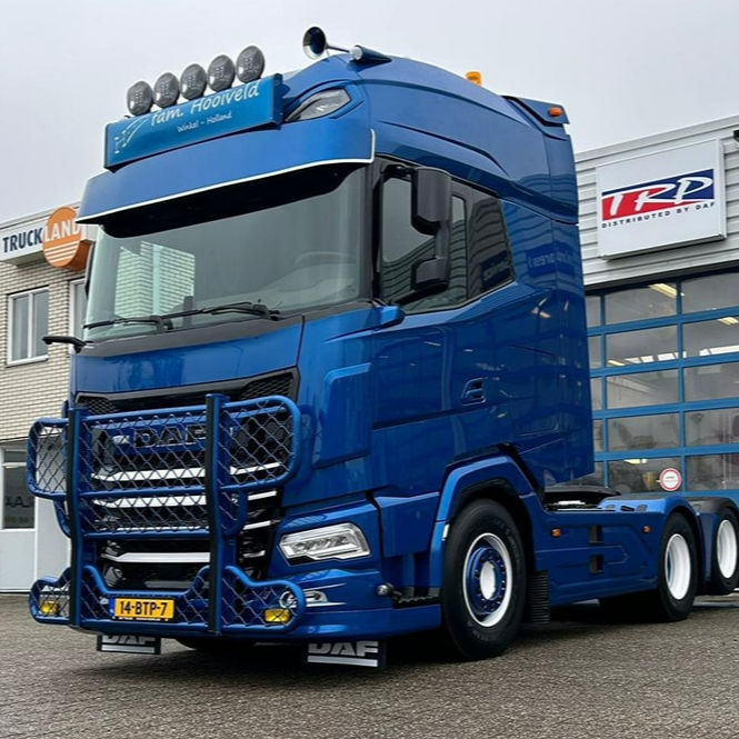 Truckland's tweet image. Mega dikke DAF XG+ 530 FTS afgeleverd aan Familie Hooiveld 😍🔥 Deze trekker met dubbellucht sleepas is nu te bewonderen op de snelwegen! Onderdelen zijn geleverd door Schouwparts! Roel en Astrid bedankt voor de bestelling en heel veel rijplezier 💪

#DAFtrucks #Truckland #DAF