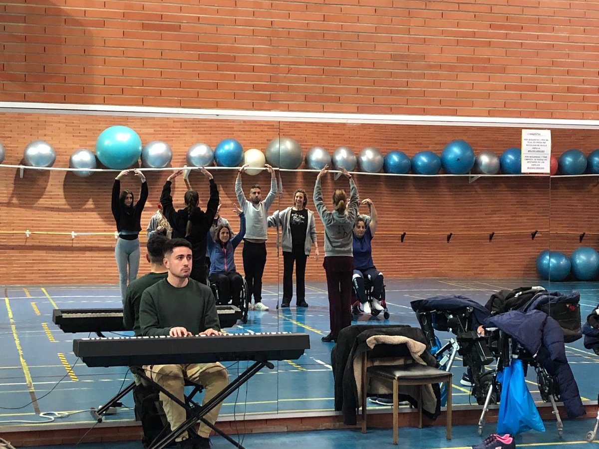 deviscoret's tweet photo. Comencem el segon dia del IV Seminari Nacional d’Esport Inclusiu a la Universitat de València amb els tallers de Dansa: projecte balletvale+ d’ @EstherMortes i Ciclovial: treballar els valors de l’ús responsable de la bicicleta amb @MauriceEckhard #IVSNDI https://t.co/J1Cgf2VQsS