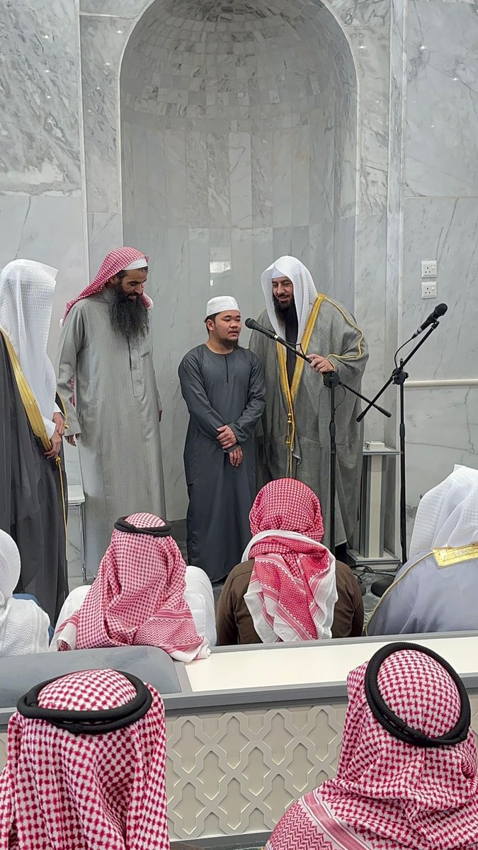 HAFRJALYAT's tweet photo. تم بحمد الله أشهار أسلام لعدد من المسلمين الجدد بجمعية الدعوة والارشاد وتوعية الجاليات  بجامع الحميدي بن دمخ في حي العزيزية نسال الله ان يثبتهم على ديننا الحق ويكتب اجر من سعى لهم بالاسلام ودعم مشاريع الجمعية https://t.co/ewQ7b307Q0