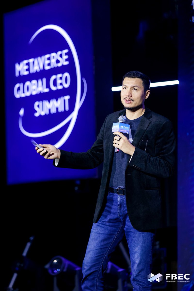 AGraylin's tweet photo. Real pleasure to be invited as the opening keynote for the #FBEC #Metaverse Global CEO Summit in #Shenzhen today. Their photographer really up the game with a behind the stage shot. 😎👍 https://t.co/5J8cGrRYhJ