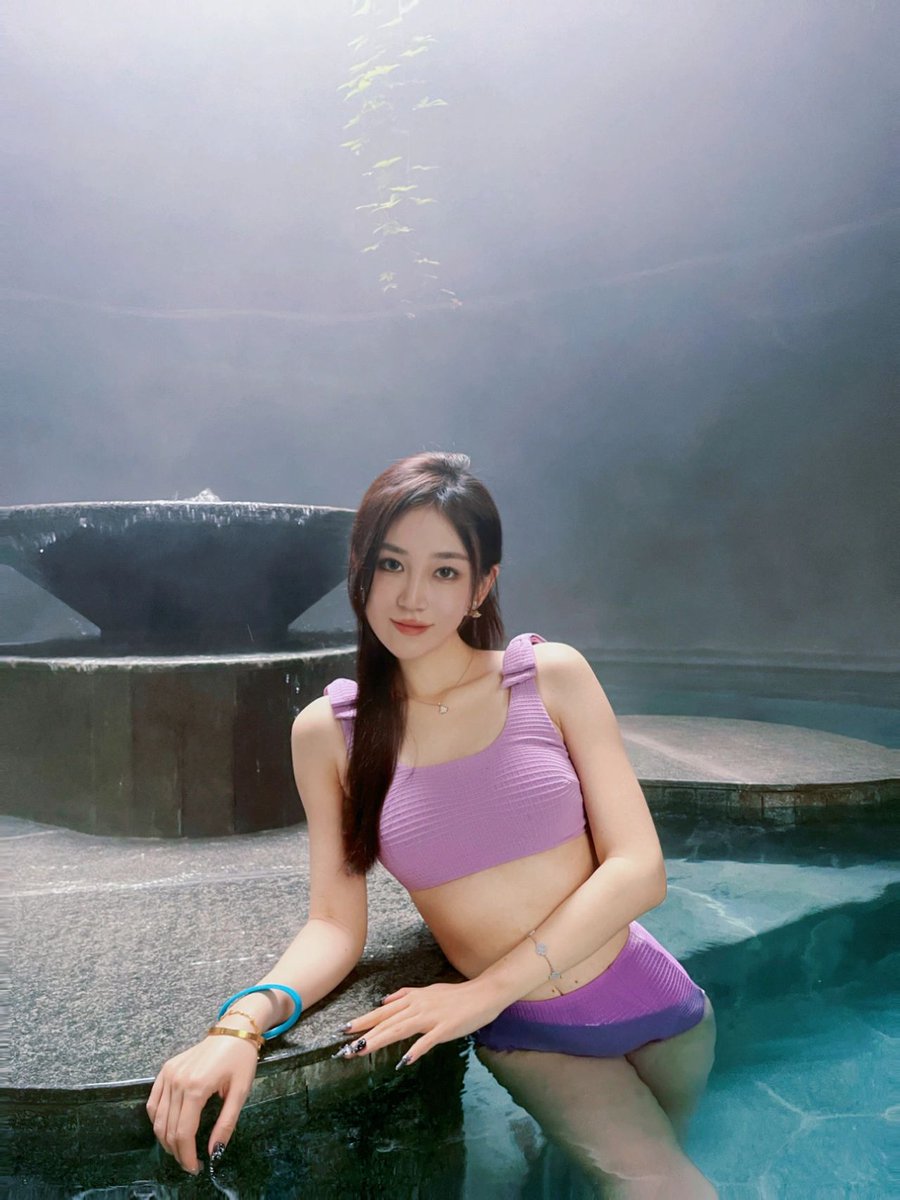MarckendyTilus's tweet photo. Do you have any friends to go to the hot spring on the weekend? https://t.co/gG9jJ7KNeP