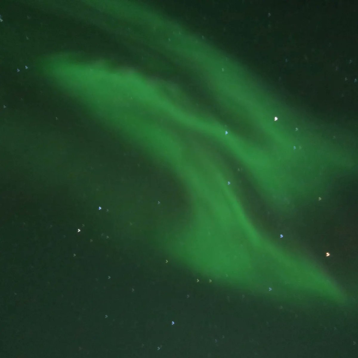 Benwanet's tweet photo. Observer la magie de l'univers, les aurores boréales sur un lac gelé près de #Koppelo au Nord d'Ivalo, près de la frontière russe, norvégienne et finlandaise ! Un spectacle unique et féerique avec @LaplandSafaris ! https://t.co/PPQU8jI7yZ