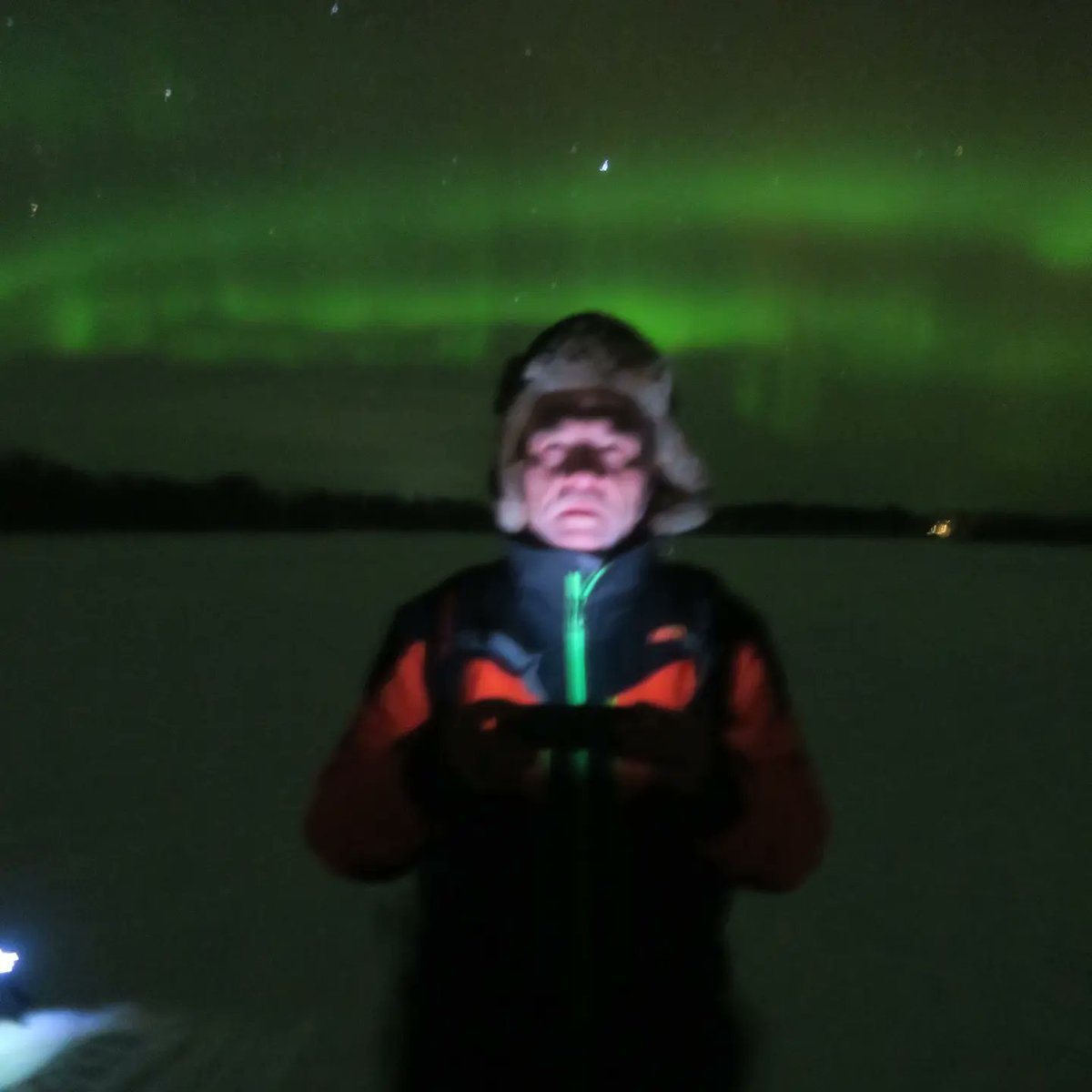 Benwanet's tweet photo. Observer la magie de l'univers, les aurores boréales sur un lac gelé près de #Koppelo au Nord d'Ivalo, près de la frontière russe, norvégienne et finlandaise ! Un spectacle unique et féerique avec @LaplandSafaris ! https://t.co/PPQU8jI7yZ
