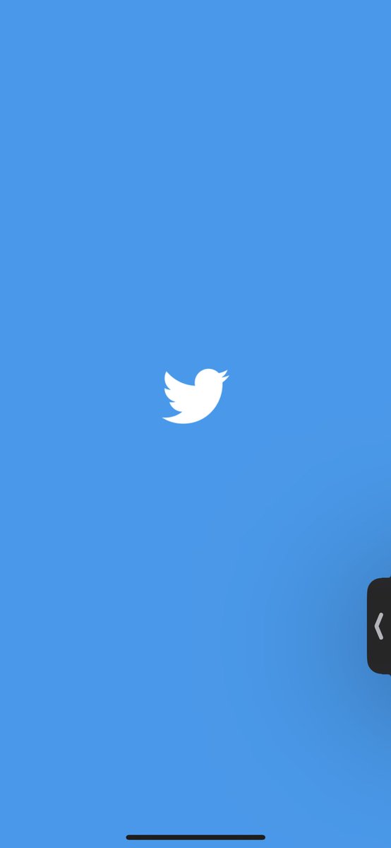charaf_boulafaa's tweet photo. I prefer using #Twitter in dark mode, but the bright loading screen when I open and close the app always causes discomfort to my eyes. Is there a way to change this, @Twitter? https://t.co/BVD8Kgz6D3