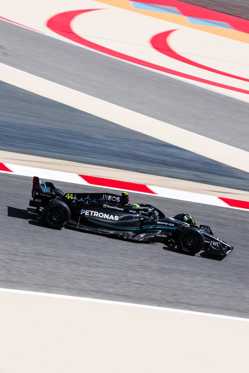 Working through our programme. 60 laps for LH this morning. 👊