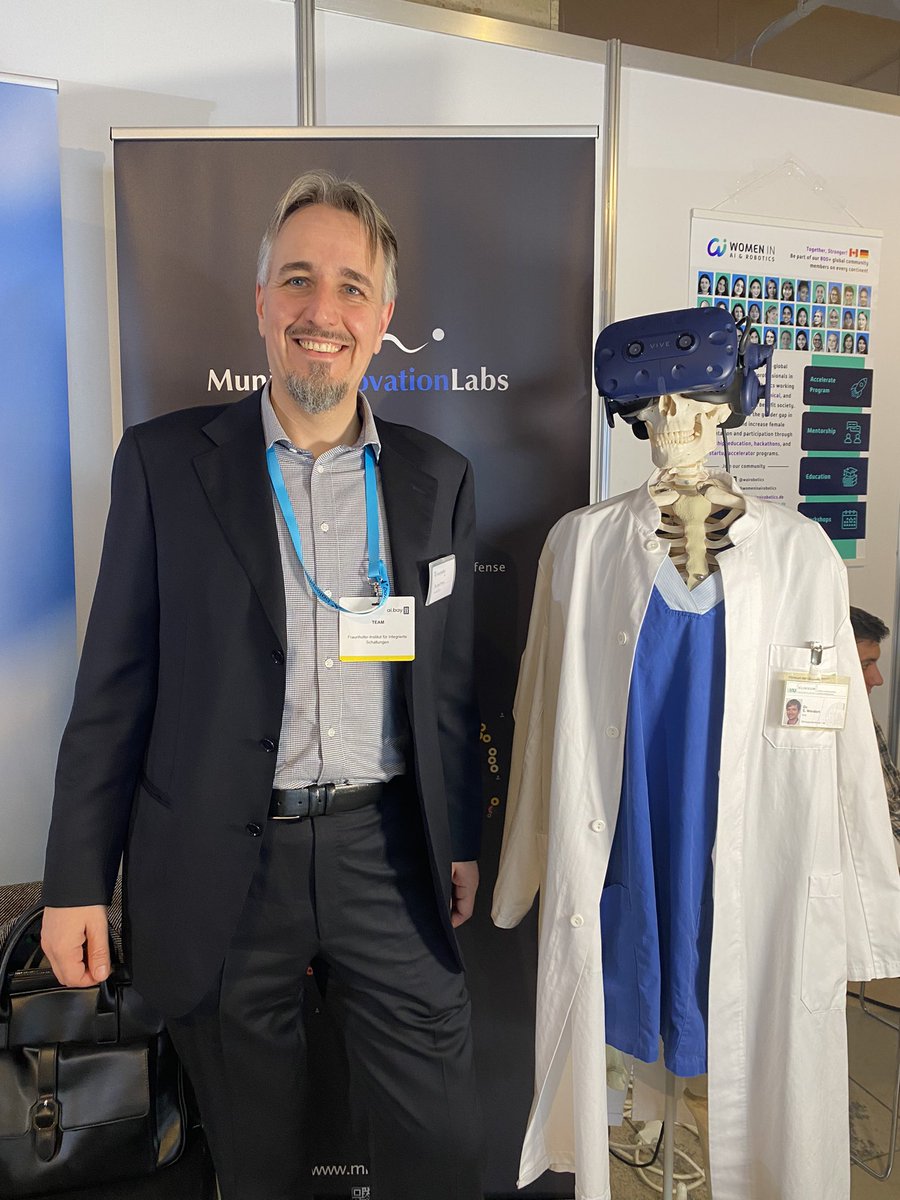 AxlNueAI's tweet photo. Having a great time at #aibay showing #ReinforcementLearning and other #ai from #adalovelacecenter and attending cool talks https://t.co/0kLLfVrqxO