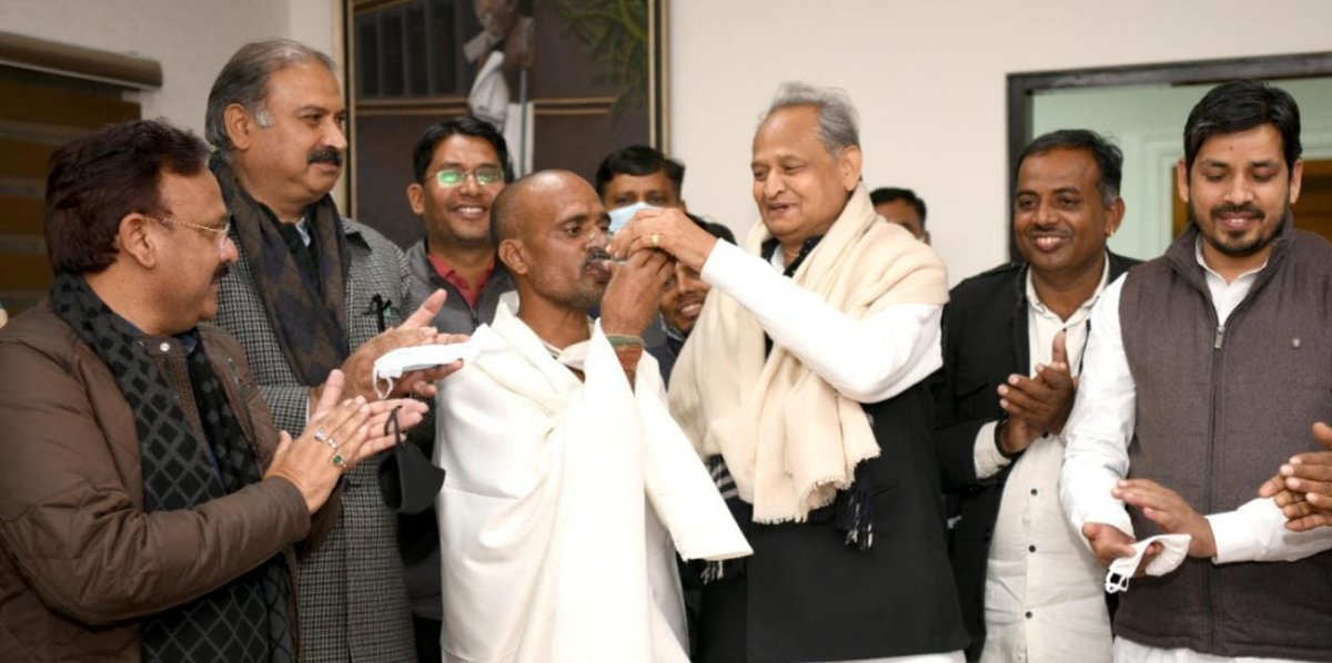 SaheirMohammed's tweet photo. #Congress का 85 वां राष्ट्रीय अधिवेशन में राजस्थान विधानसभा चुनाव पर भी विचार करना 2018 का जन घोषणा पत्र व मुख्यमंत्री श्री @ashokgehlot51 जी का #twitter पर  कमेंट मेंट आज तक पूरा नही हुआ।
@INCIndia @INCRajasthan @RahulGandhi @priyankagandhi @MalikaarjunKha3 @aliwajib @ABPNews https://t.co/laiEncYGpR