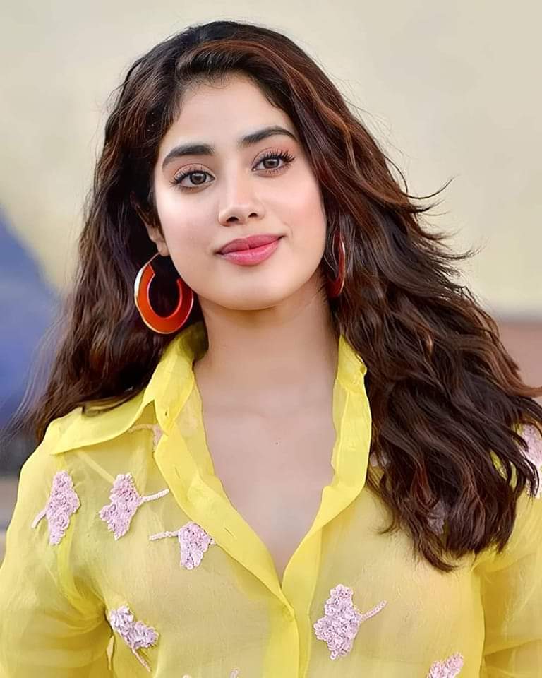 Hot Sexy Jahnavi Kapoor Latest, Hot heroine bollywood Jhanvi | iiQ8