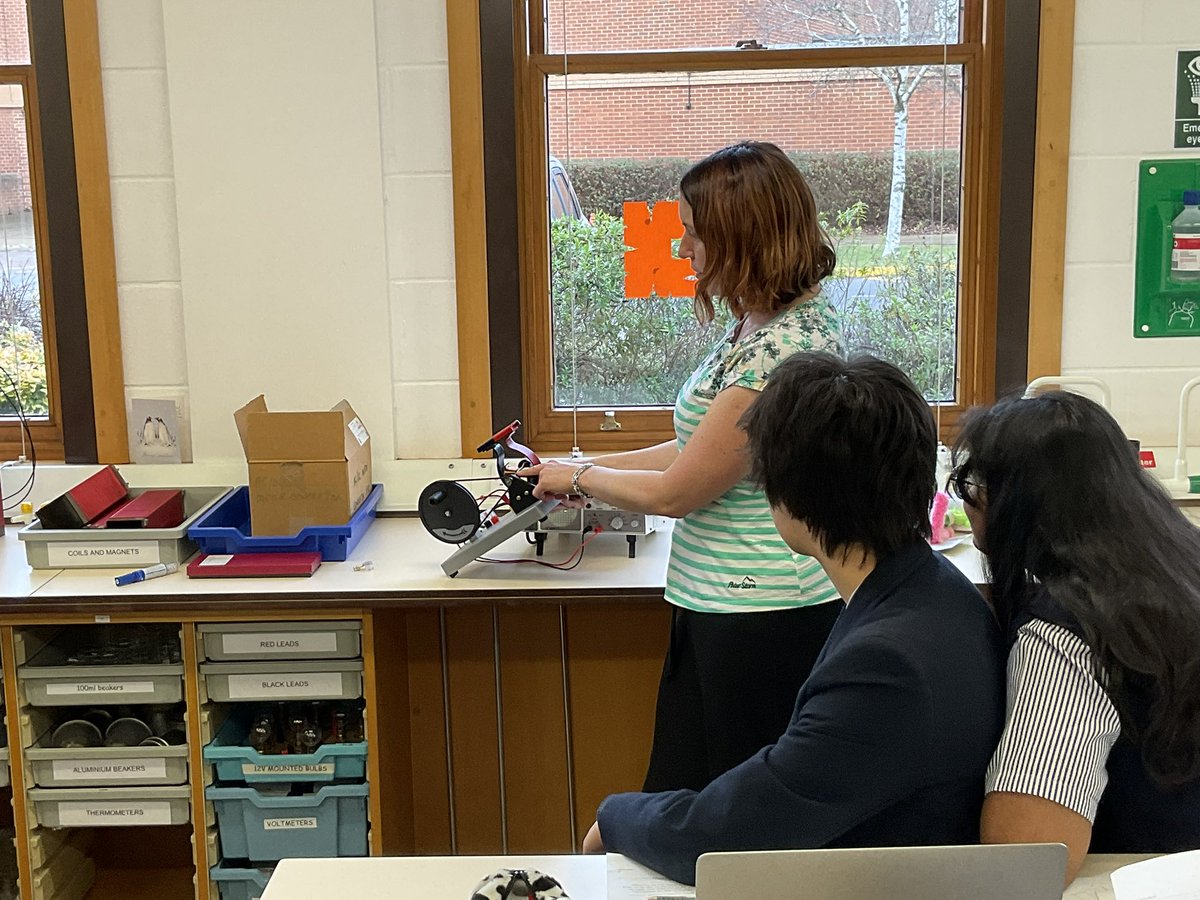 NorthamptonHigh's tweet photo. In Year 11 Physics, Mrs Battams is demonstrating electromagnetic induction and students have been discussing how sound waves are converted to electronic signals in microphones #WeCan #LearningTweets @NHSChemSTEM https://t.co/W6kTJ58v2m
