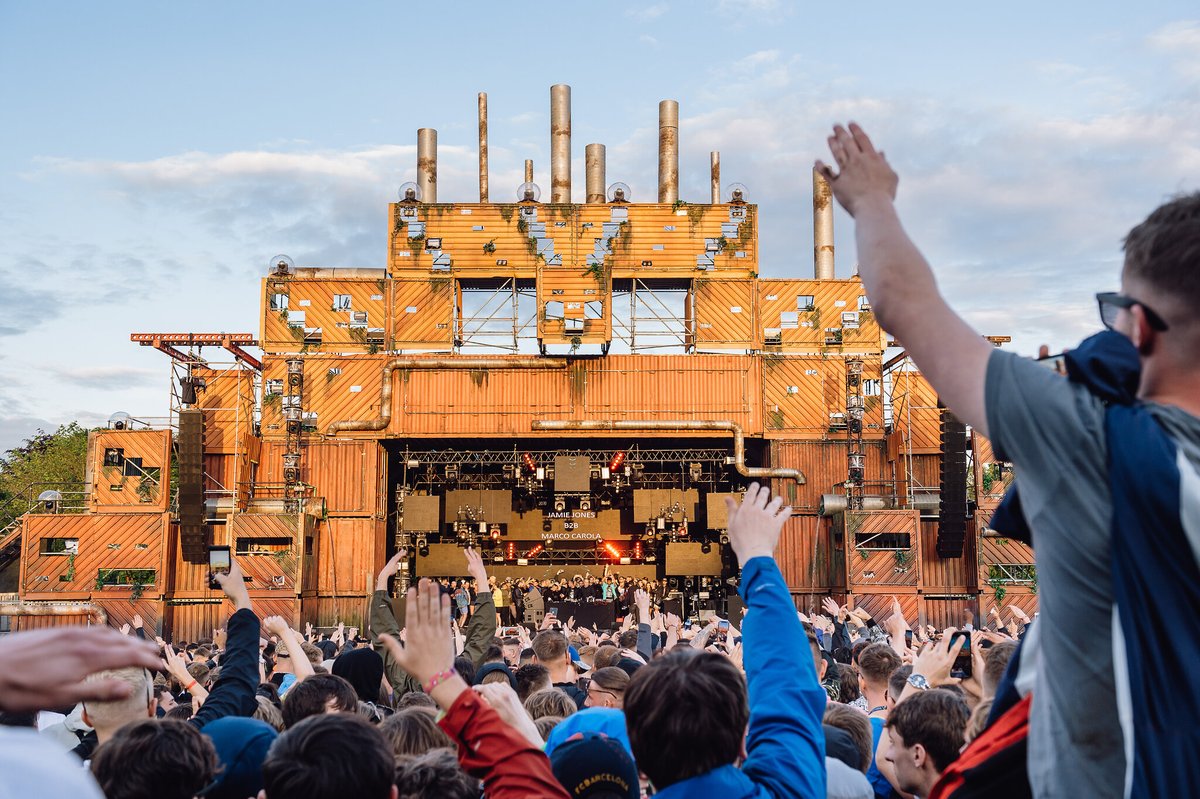 Parklifefest's tweet photo. TEMPLE LOOKING GOING TO BE 🔥🔥

Sat -
Sonny Fodera
Gorgon City
DJ EZ
Hannah Wants
Sosa
Belters Only
Ammara
Lindsey Matthews
Alex Mills

Sun -
Honey Dijon
Mall Grab
Skin on Skin
Eliza Rose
TSHA
Eclair Fifi
Saoirse
Aletha https://t.co/H28WMVi5Mw