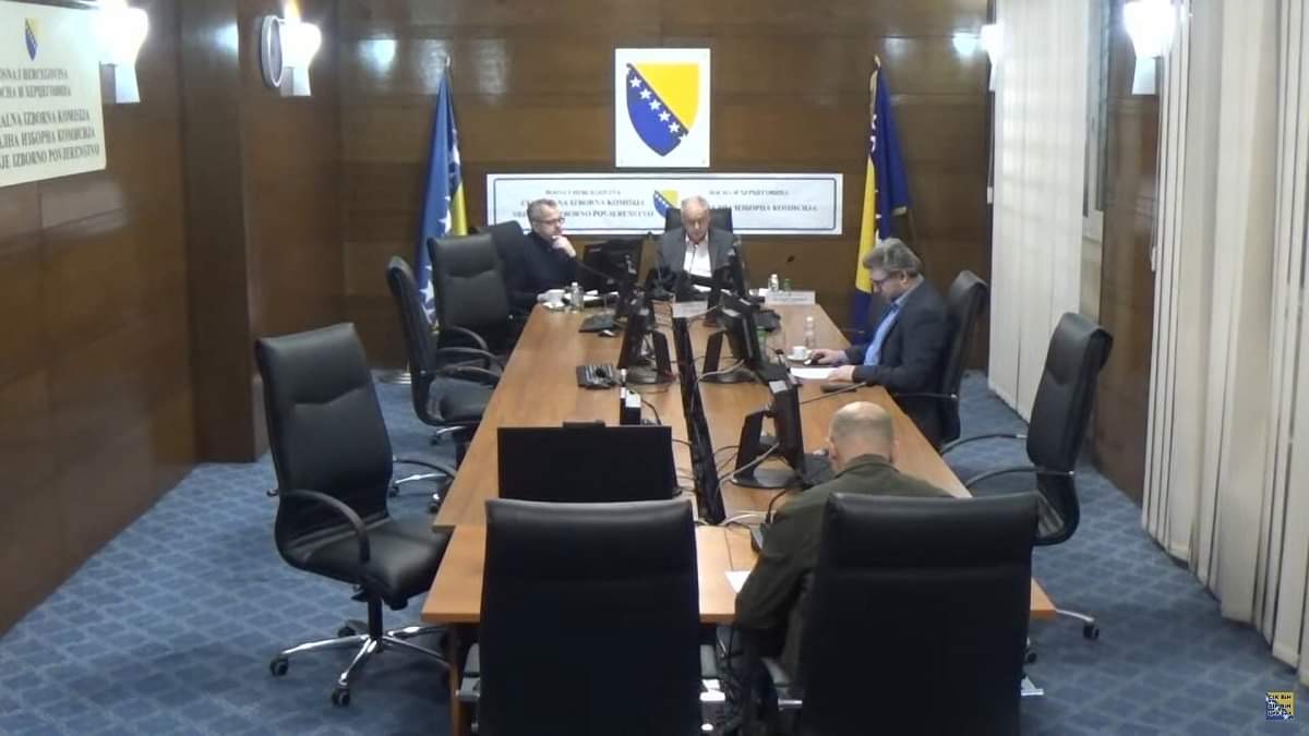 IZBORI_BA's tweet photo. 📌 Potvrđeni rezultati prijevremenih izbora za načelnika/gradonačelnika u šest općina/gradova

🖇️Za više informacija posjetite: https://t.co/bUPnFNFWWa
 
#izboriuBiH #избориуБиХ #CIKBiH #CentralnaIzbornaKomisija #SIPBiH #SredišnjeIzbornoPovjerenstvoBiH #ЦИКБИХ https://t.co/BUwLNjT9Nn