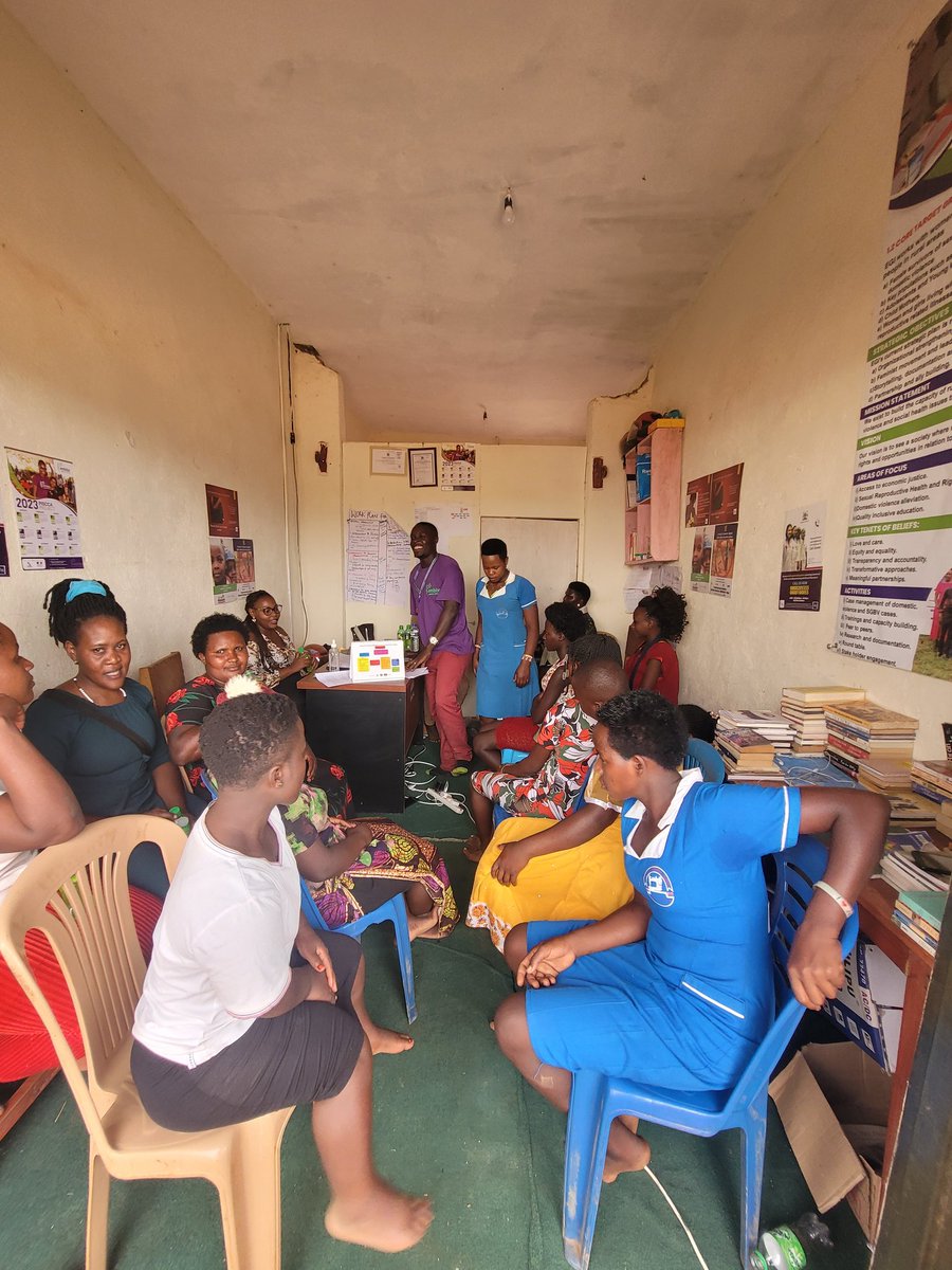 Embiboinitiativ's tweet photo. Peer outreaches have been key in engaging  KP and community members regularly in activities for HIV prevention, testing, and related services at the Embibo drop in center. 
Clients  are able to access condoms , lubricants and information on contraception besides testing.
#PISSCA https://t.co/zFzPsgsRkh