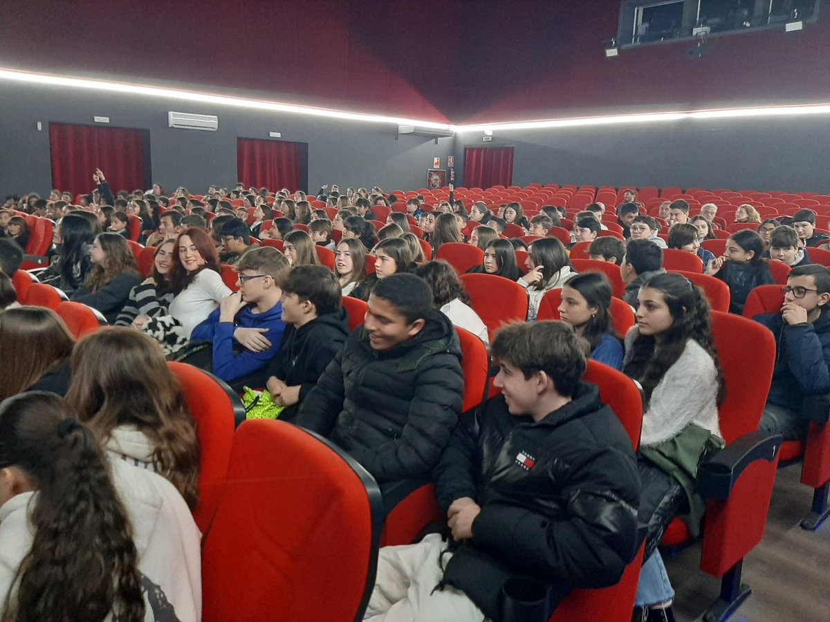 csaamparod's tweet photo. Hemos asistido a la representación del Lazarillo de Tormes, hemos salido encantados, muy buena puesta en escena https://t.co/VvhkCZkF66
