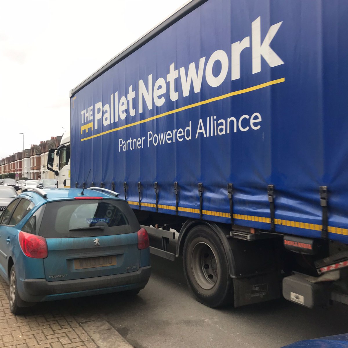 ErinaGavin's tweet photo. Hi @OurTPN your driver drove through a street with a 7.5t restriction yesterday at 3.45. @PutneyFleur @Guy_Humphries @KimCaddy what are you doing about this? https://t.co/DRcOwDngV1