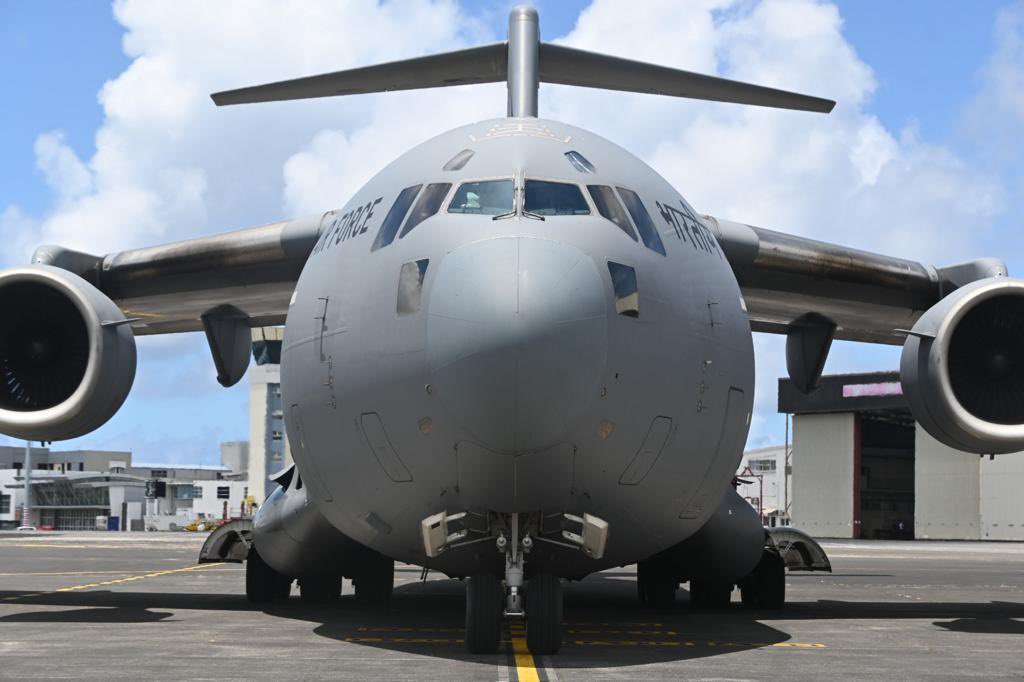 Indian Air Force (IAF) C-17 aircraft landed in Mauritius with an ALH MK III helicopter to be handed over to the Govt. of 🇲🇺. This new addition will add to the fleet strength of PHS, thereby redoubling its operational capabilities. (1/2)