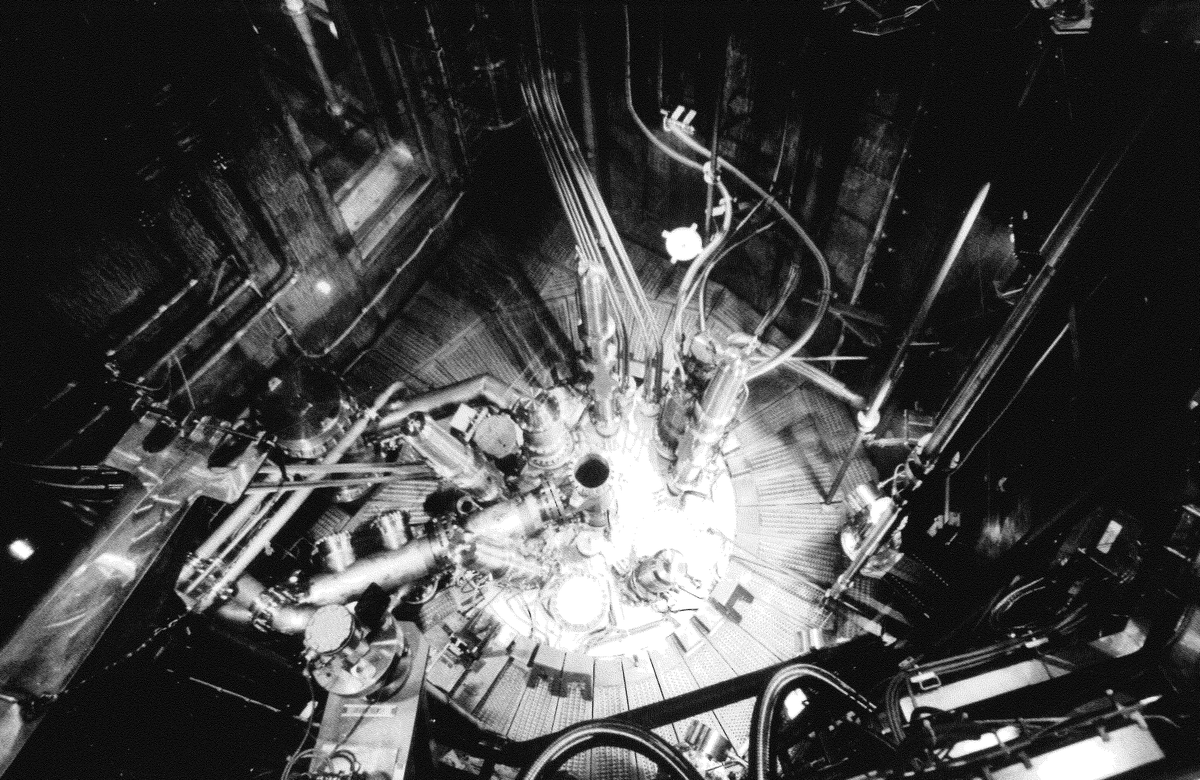 Today is the Birthday of the Neutron!
We have come a long way since James Chadwick proved the existence of the #neutron on this day in 1932 and we are very excited for what we might discover next!

#science #scientist #researcher

📷 Dr. Karl-Heinz Rothenberger