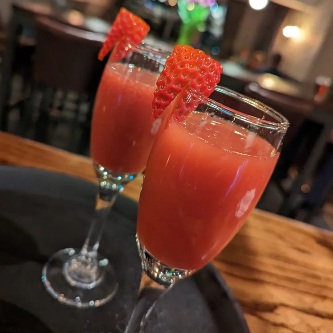 StamfordGate's tweet photo. When every nights a #cocktail night

Here's just a few of our beautiful cocktails that are all individually made to order

Yellow Pages
Strawberry Amaretto Sours
Jack Frost
Raspberry Bellini

#freshisbest #madetoorder #gastropub #northwales #holywell #flintshire https://t.co/LSfeYBzOZ0