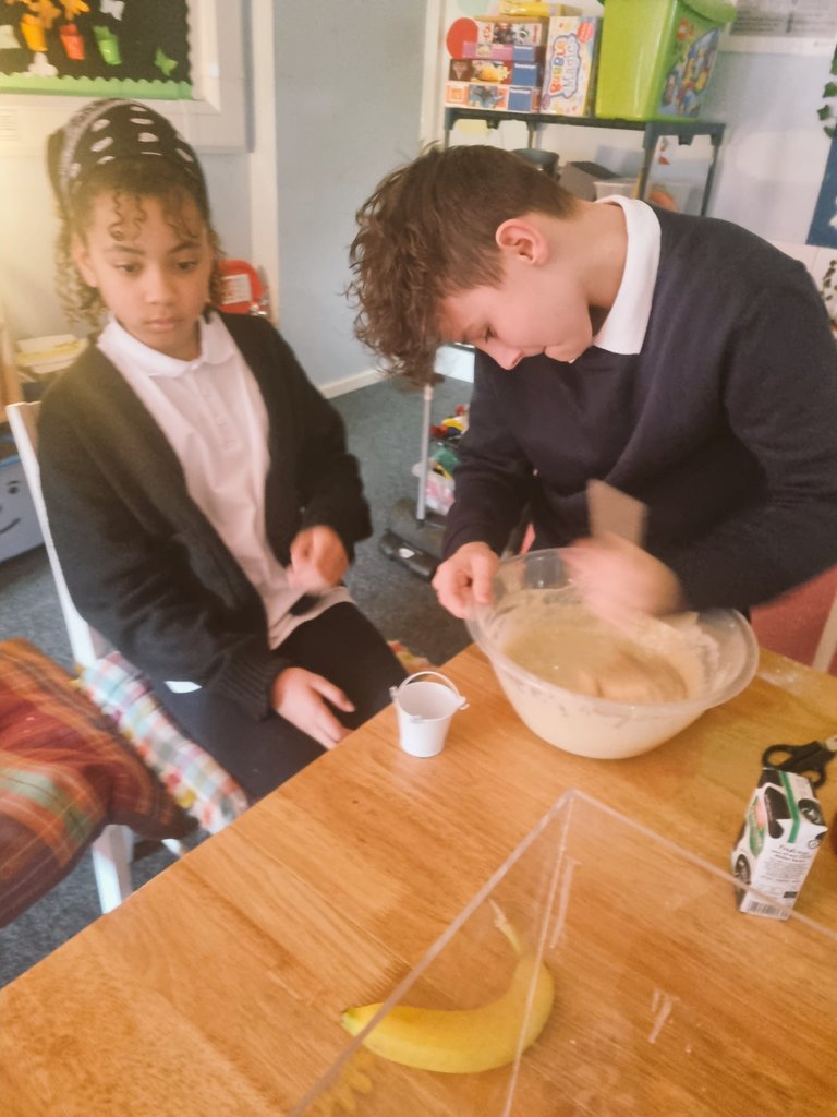 MsDonaldsonCPS's tweet photo. This week we have been making pancakes to celebrate pancake day! 🥞 Thank you @MrWoodward6 and the Den for teaching us how to make them safely. #PancakeDay https://t.co/VIF6E08QWu