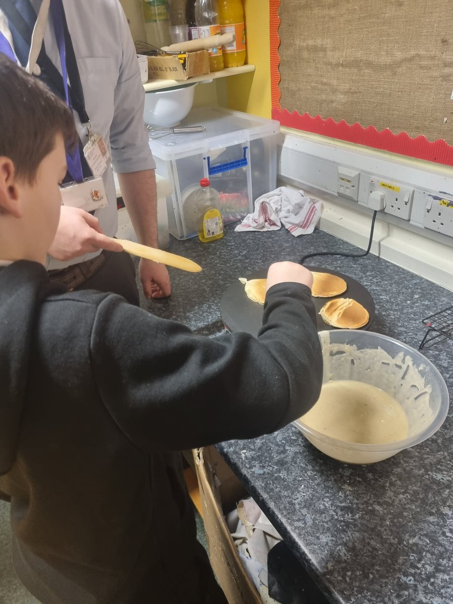 MsDonaldsonCPS's tweet photo. This week we have been making pancakes to celebrate pancake day! 🥞 Thank you @MrWoodward6 and the Den for teaching us how to make them safely. #PancakeDay https://t.co/VIF6E08QWu
