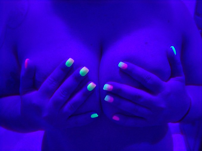 black_glow