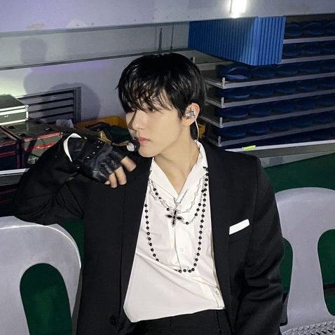 RJSHLOOK's tweet image. 🖤