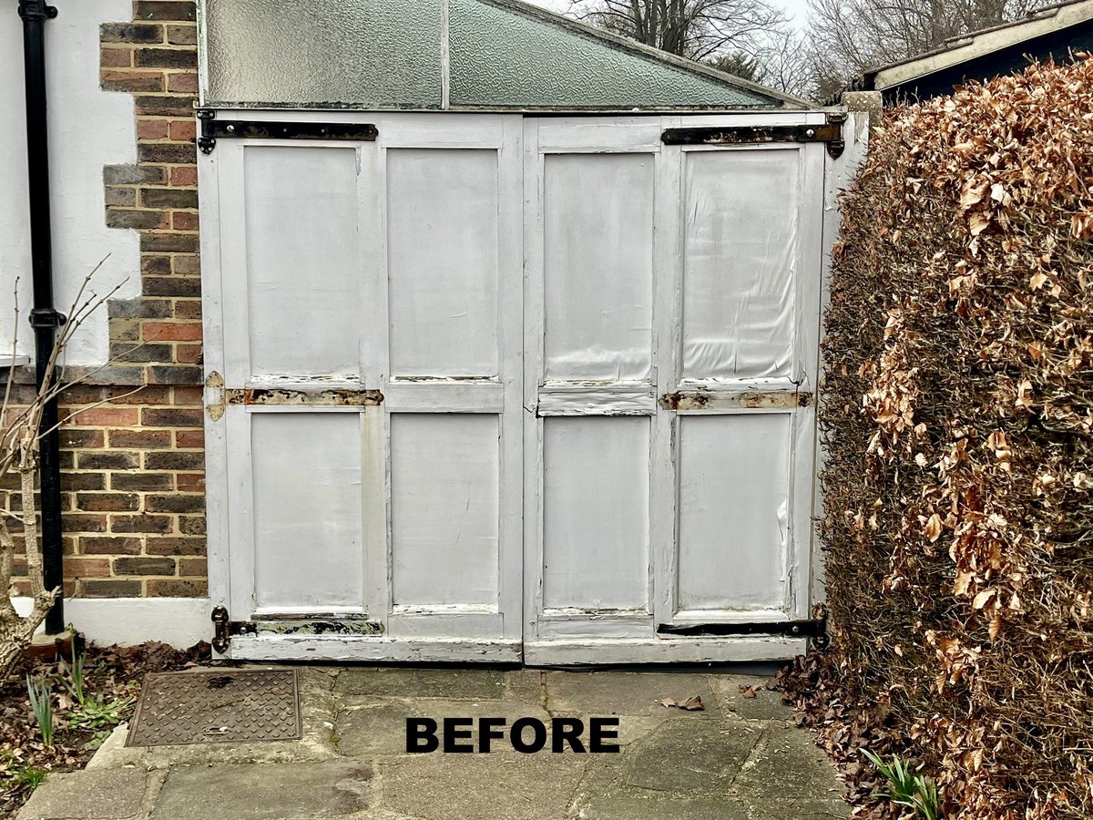 WessexGarageDrs's tweet photo. After removing the old side-hinged doors, the team fitted a @Novoferm_uk Steel Vertical up and over #garagedoor with manual locking.
This #madetomeasure door was fitted with a steel box frame to suit and finished off with PVC trim.
Now this is what you call a #Mondaymakeover https://t.co/dBJRTvjShC