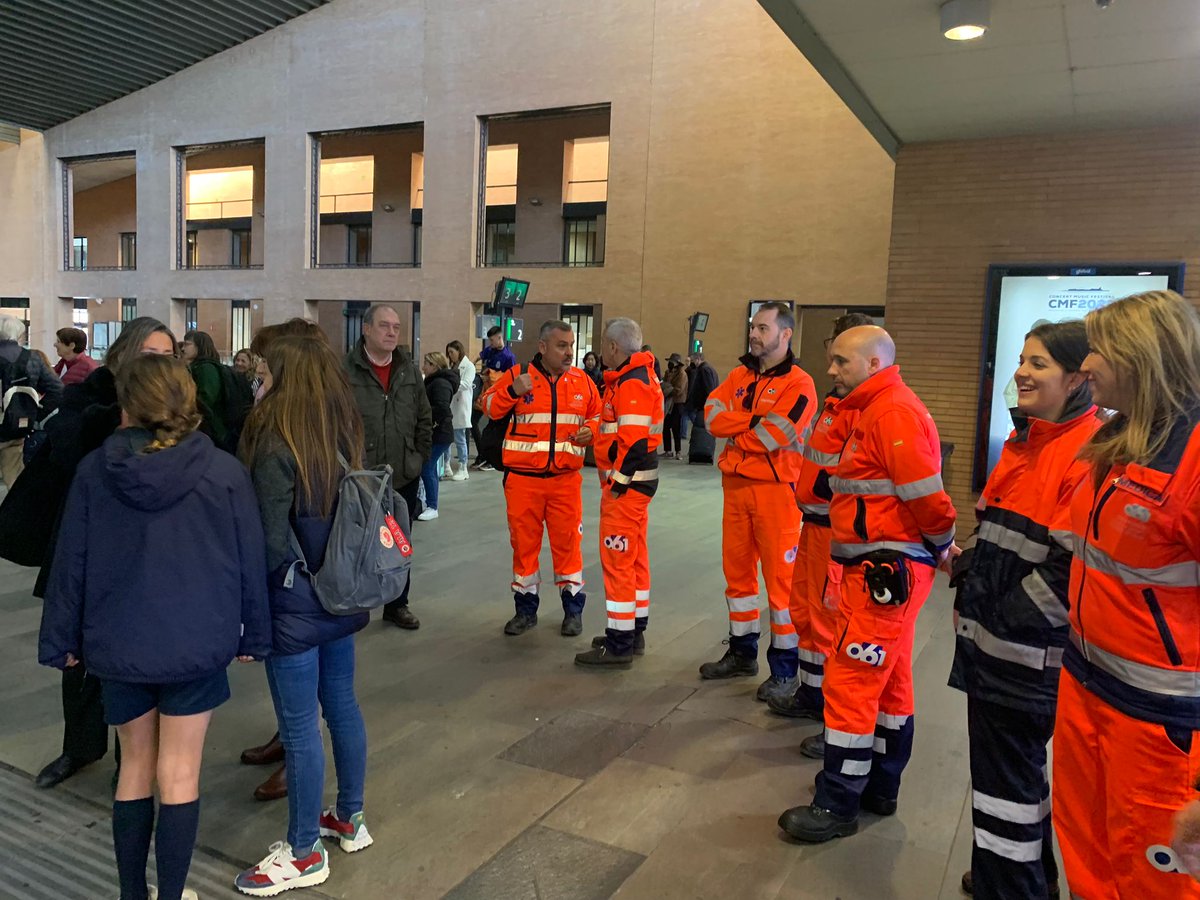 Ya están aquí los miembros del grupo START que han estado en Turquía, José Luis Lozano médico del 061 de Sevilla,
Mercedes Garcia Carriazo, Radióloga del HU Macarena y Carmen Corral enfermera del SUAP de Sevilla.  <a href="/saludand/">Consejería de Sanidad, Presidencia y Emergencias</a> <a href="/HUVMacarena/">Hospital Virgen Macarena</a> <a href="/dsapsevilla/">DSAP Sevilla</a> <a href="/ReginaSalteras/">Regina Serrano</a>