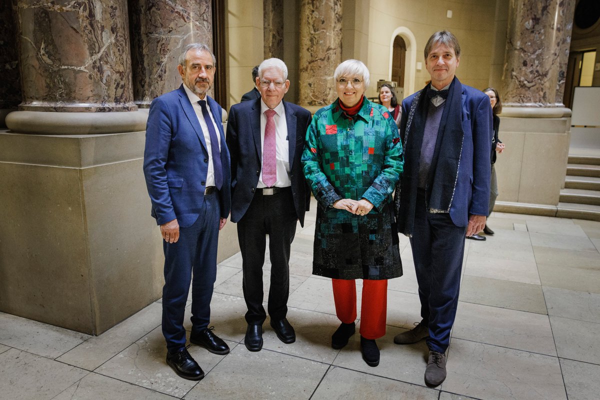 Stiftung Preußischer Kulturbesitz (@kulturspk) on Twitter photo Gestern präsentierten SPK und <a href="/Pinakotheken/">Pinakotheken</a> erstmals ihr Projekt, das von verlorener Kunst und von jüdischen Menschen erzählt. Zusammen mit BR und rbb werden diese Geschichten in einer Mediathek der Erinnerung gezeigt #KunstRaubRückgabe preussischer-kulturbesitz.de/news-detail/ar… Gestern präsentierten SPK und <a href="/Pinakotheken/">Pinakotheken</a> erstmals ihr Projekt, das von verlorener Kunst und von jüdischen Menschen erzählt. Zusammen mit BR und rbb werden diese Geschichten in einer Mediathek der Erinnerung gezeigt #KunstRaubRückgabe preussischer-kulturbesitz.de/news-detail/ar…