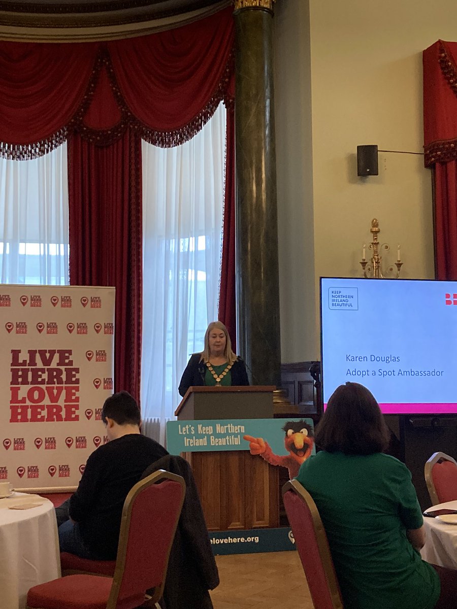 PMcReynoldsMLA's tweet photo. Great to call down to the launch of the Big Spring Clean 2023. Thanks to @KeepNIBeautiful, @BelfastHarbour and @KarenDouglas_NI for showing and telling us about the importance of our local environment. #KNIB https://t.co/MEZZid1DMm