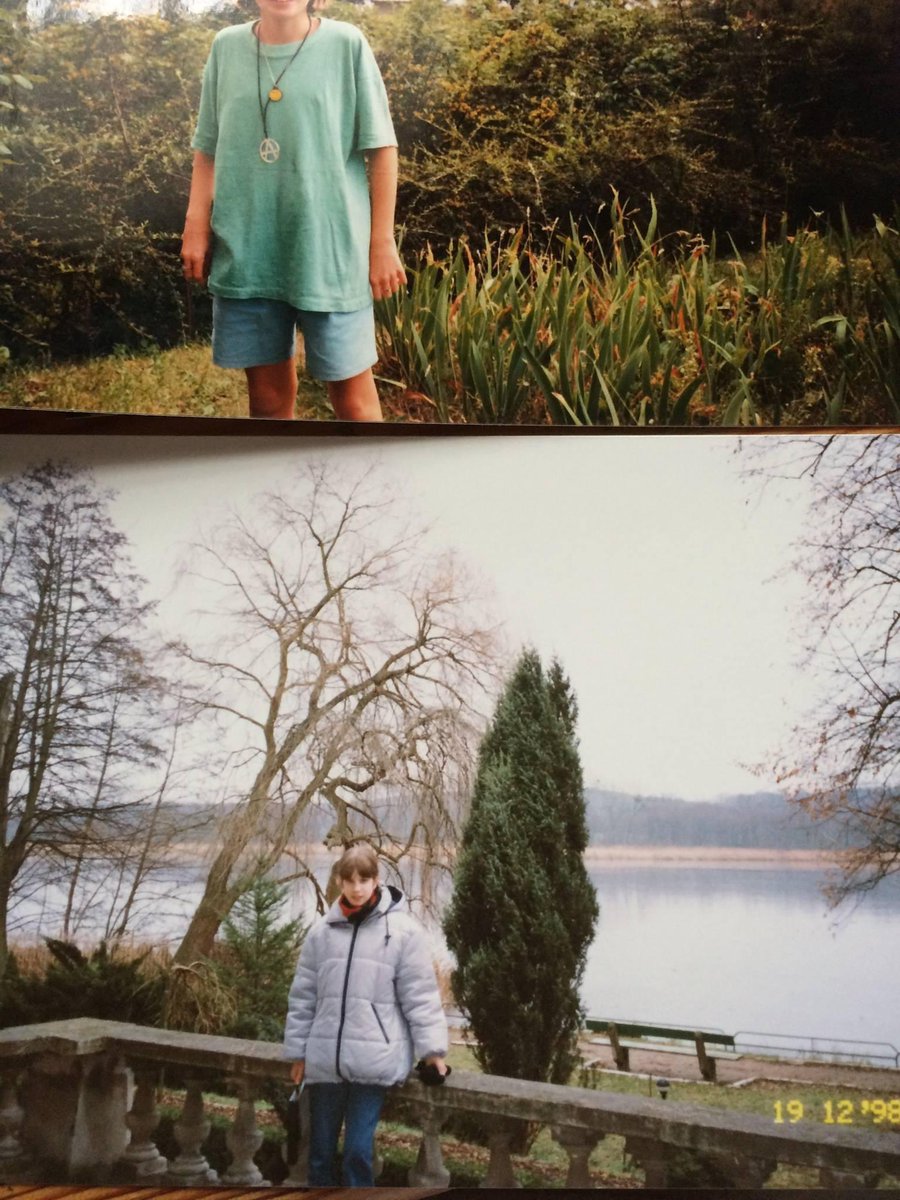 MKozlovHabsBurb's tweet image. First, from the right hand side of the photo next to the Tandetna meblościanka: kobieta rozwiązła♎️, Ladacznica(stara🧑🏼,dziwka)flirtująca na prawo i lewo oraz dwie córki dziwki. Podały gościom substancje odurzające i wzięły za tą kasę, później grając AP w horrorze opery mydlanej