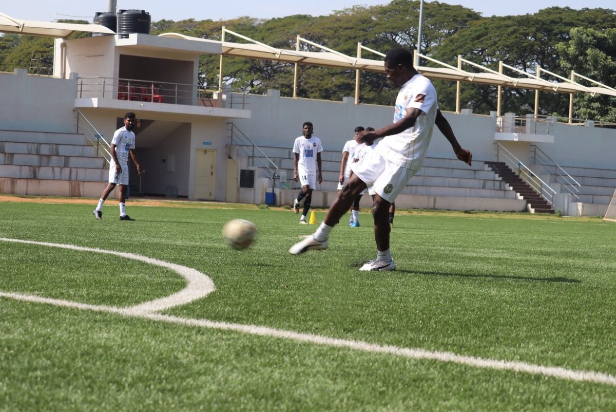 FC_Agniputhra's tweet photo. Time flies when you're having fun,
You know what they say!
If you love your job, you won't have to work a day in your life!

#Friday #fcagniputhra #soccer #footballers #soccerlife #bangalore #lions #training https://t.co/rbj0LAylsU
