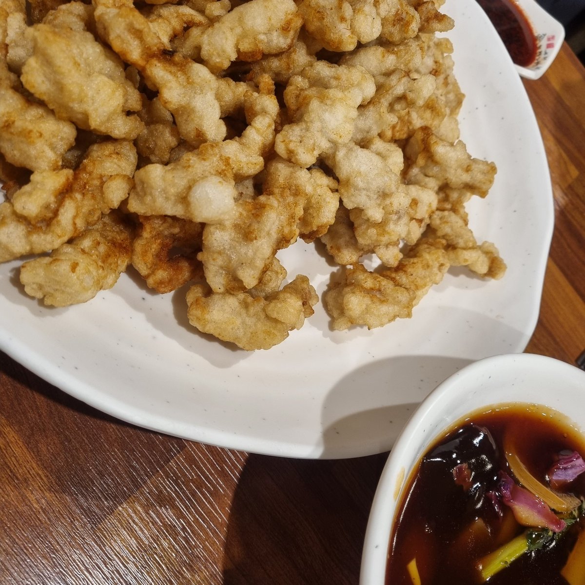 meokdduni's tweet photo. 맛도리 조합!!살짝 찹쌀탕수육과 딸기빙수조합ㅎㅎㅎ탕수육 맛집은 항상 부먹이 더 맛있다! 치즈케이크 들어간 빙수는 처음인데 역시 맛없없✌️ https://t.co/g8IS2PujIb