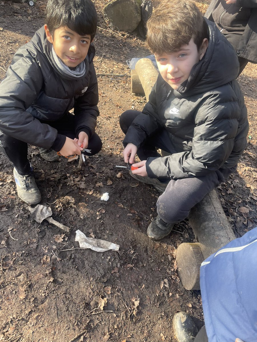 MrsMGault2's tweet photo. Bushcraft fun @SP_edprogramme @NewStevenstonPr https://t.co/3SMWn24WHu
